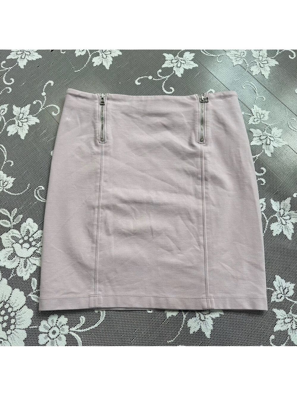 ARITZIA SUNDAY BEST  Mini Skirt with Zipper detail in Lavender Sz 8
